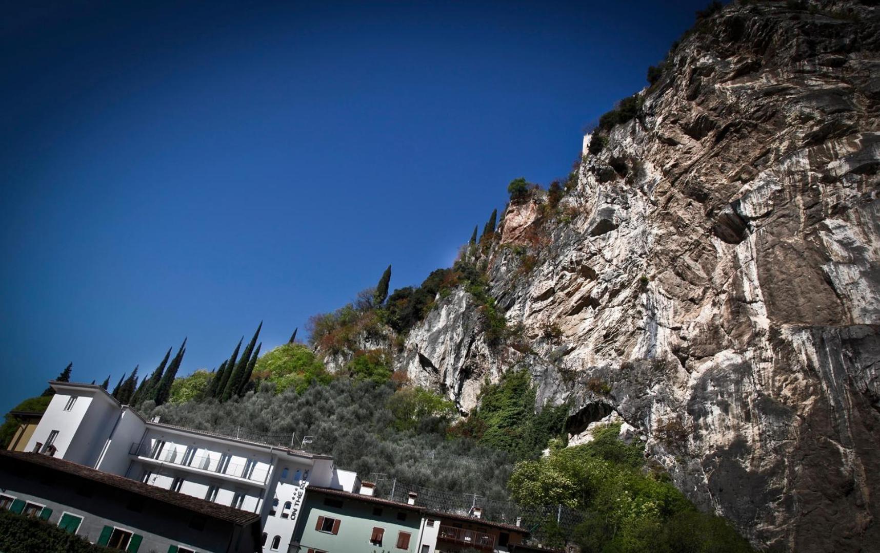 Hotel On The Rock Arco Esterno foto