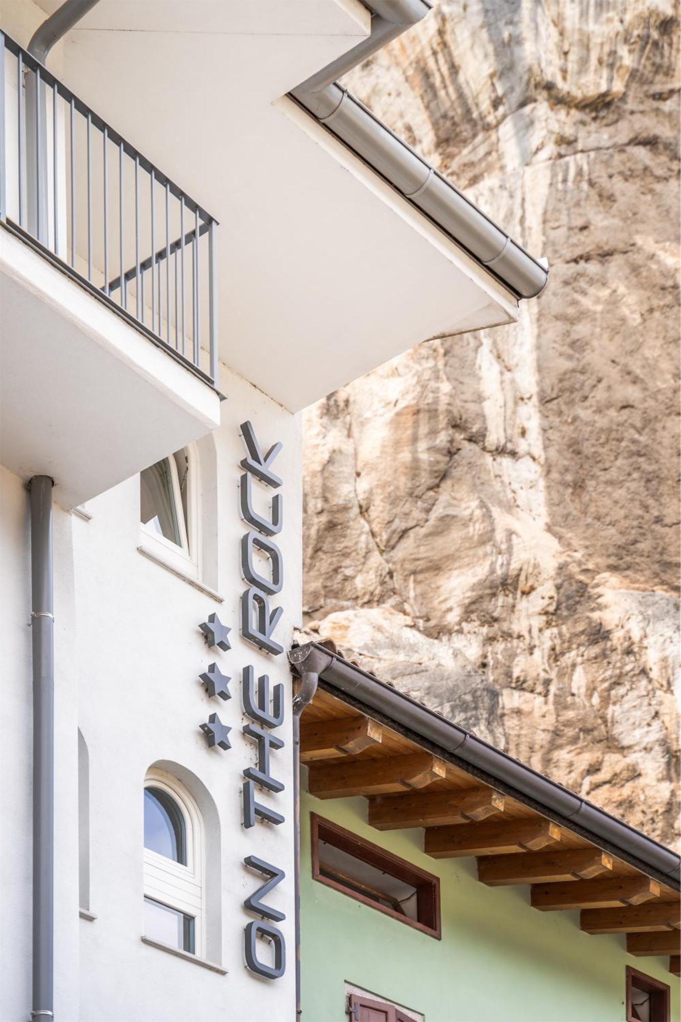 Hotel On The Rock Arco Esterno foto